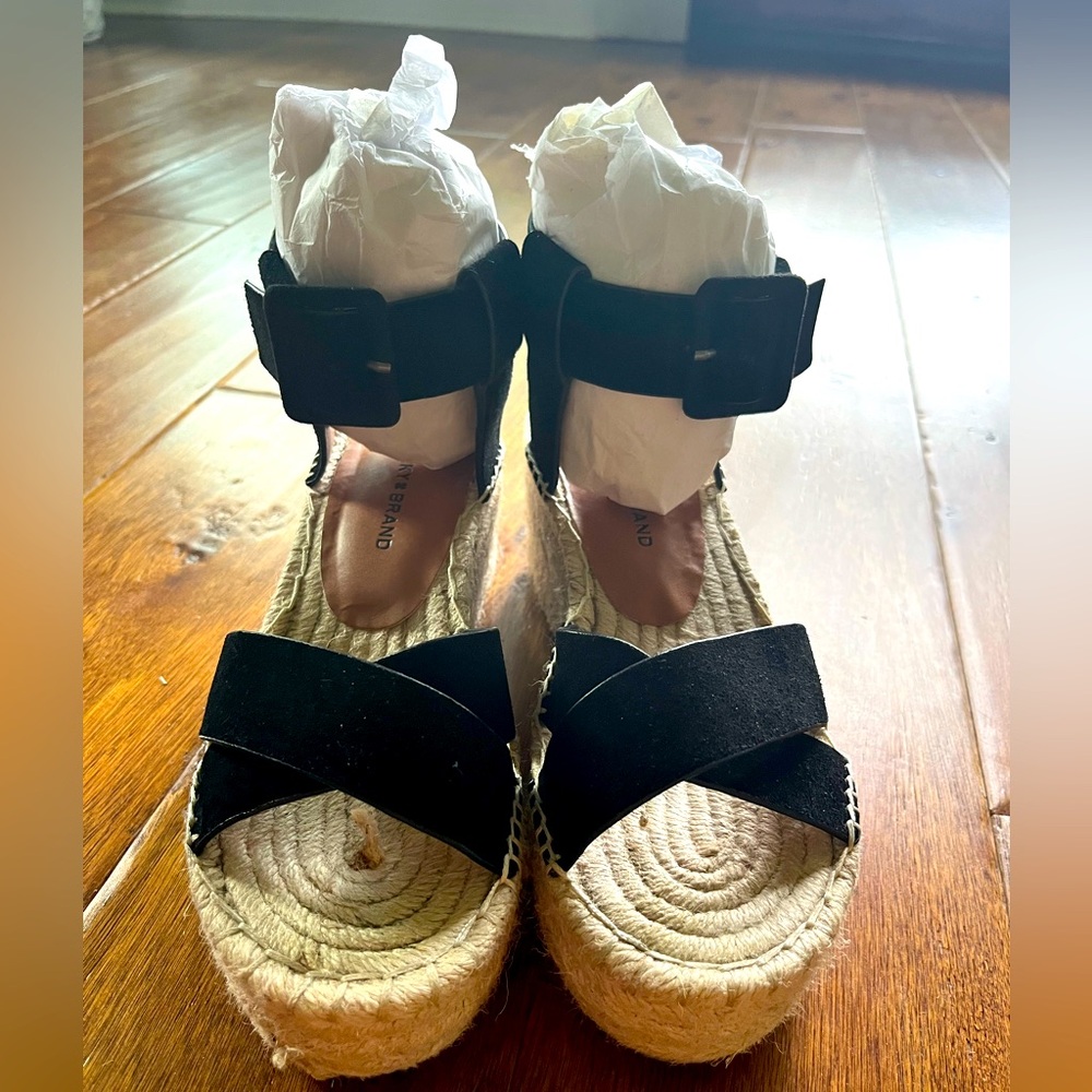 Lucky brand espadrilles, suede buckle